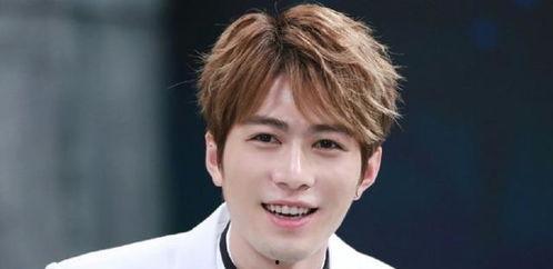 娱乐圈吃瓜男明星都有谁,盘点那些热衷于吃瓜的男明星