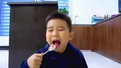 娱乐吃瓜酱小男孩视频,萌态百出，笑料连连