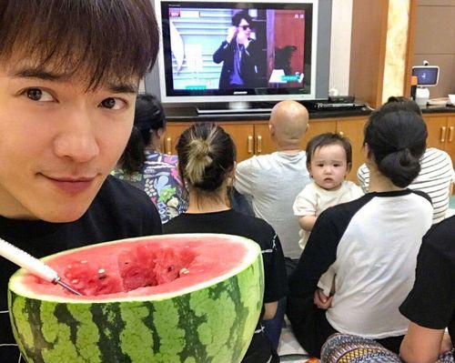 娱乐圈吃瓜群众图片,揭秘明星幕后生活瞬间